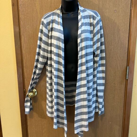 Rue 21 women’s cardigan - gray and cream color size XL - Picture 2 of 10